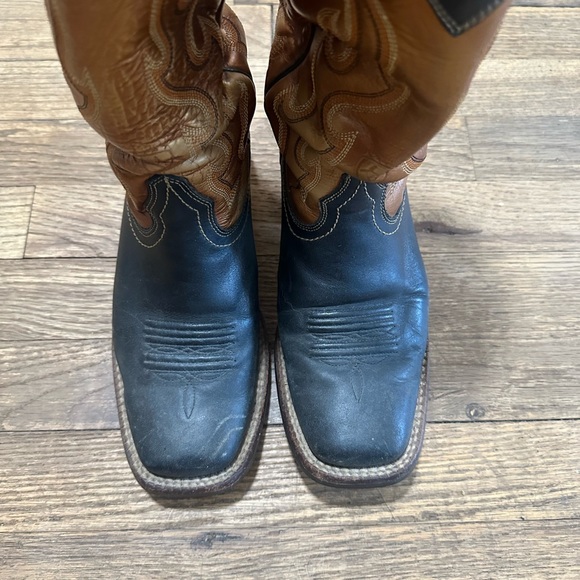 Ariat cowgirl boots size 5.5 in great condition. - Picture 2 of 2